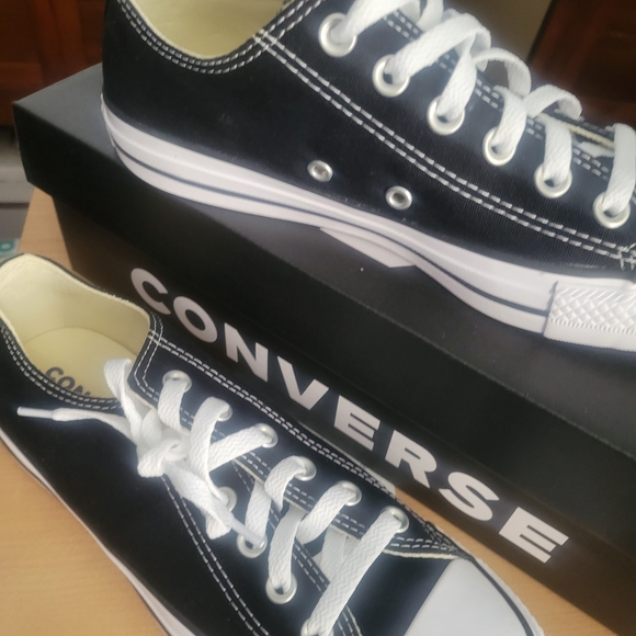 Converse Black and White Sneakers Women Size 8.5 - Picture 1 of 4